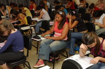 A um mês do Enem, escolas contam como contornam ansiedade de alunos