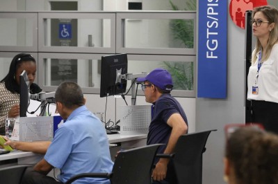 Caixa funciona neste sábado para pagar FGTS aos não correntistas