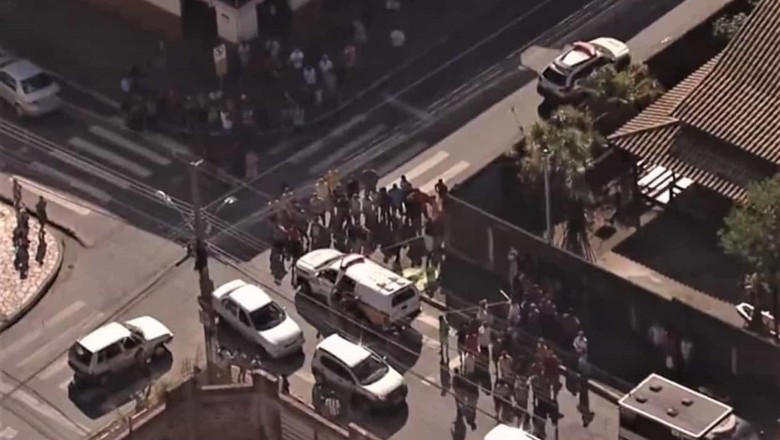 Menina de 5 anos é morta a facadas em porta de escola em MG