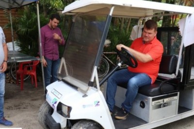 Ilha do Mel recebe novos carrinhos elétricos para coleta de resíduos em Encantadas e Nova Brasília