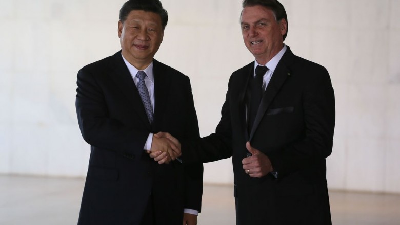 Bolsonaro se encontra com presidente chinês em Brasília