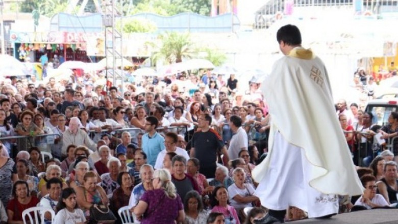 Missa Campal reúne mais de 15 mil pessoas na Praça da Fé em Paranaguá