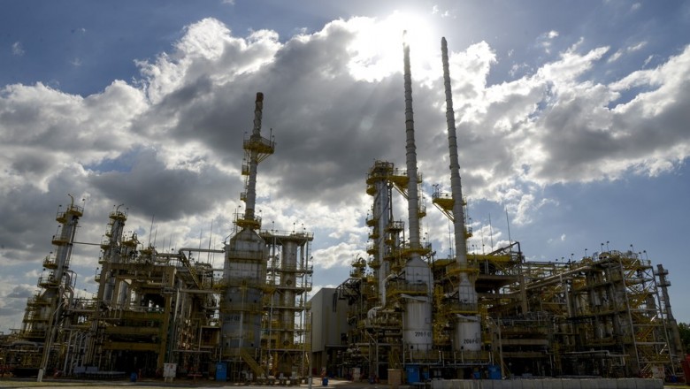 Petrobras reajusta gasolina em 2,8% nas refinarias