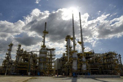 Petrobras reajusta gasolina em 2,8% nas refinarias
