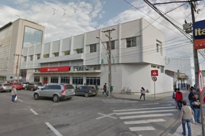Bancos abrem em horário especial amanhã (23)