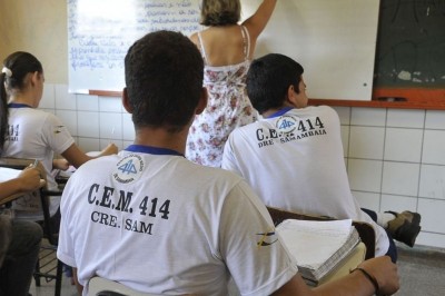 Capes oferece 60 mil bolsas para a formação de professores