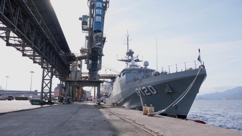 Navio patrulha da Marinha atraca no Porto de Paranaguá