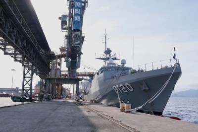 Navio patrulha da Marinha atraca no Porto de Paranaguá