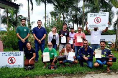Pescadores concluem curso de mecânica de embarcações