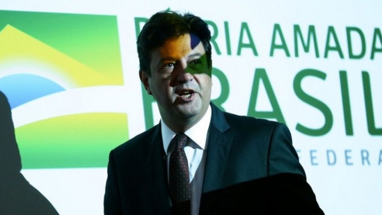 Ministro confirma primeiro caso suspeito de coronavírus no Brasil