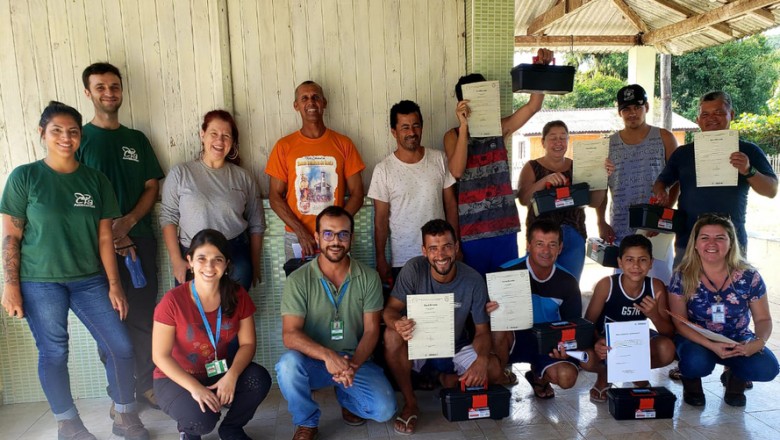 Pescadores da ilha São Miguel são certificados pela Portos do Paraná