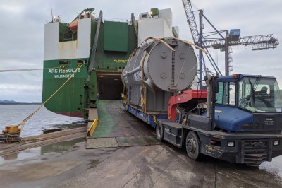 Primeira super peça do ano é embarcada no Porto de Paranaguá