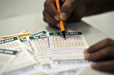 Mega-Sena sorteia nesta quinta-feira prêmio estimado em R$ 4,5 milhões