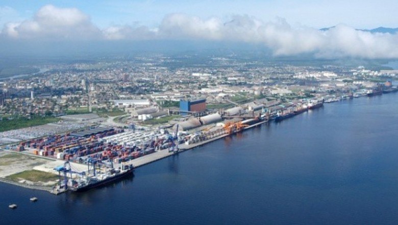 Porto de Paranaguá faz embarque inédito de fubá em sacas