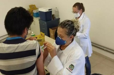 Portos do Paraná vacina trabalhadores portuários contra a Influenza