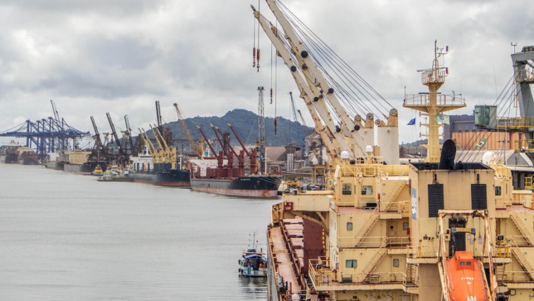 Portos do Paraná registram recorde na movimentação mensal
