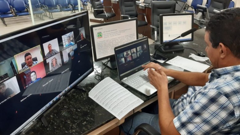 Vereadores simularam sessão remota nesta quinta-feira (21)
