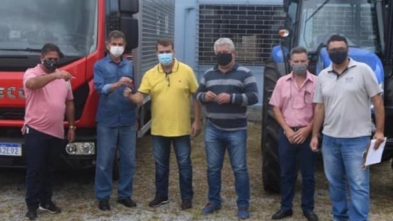 Prefeito Marcelo Roque entrega novos veículos para agricultores