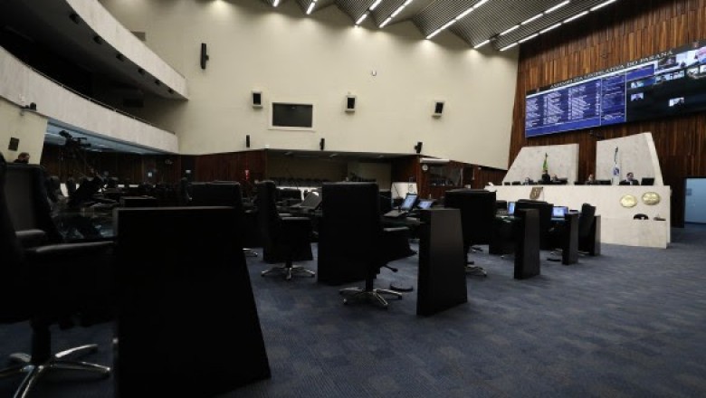 Projeto que altera diretrizes da Ilha do Mel continua sob análise da CCJ após pedido de vista