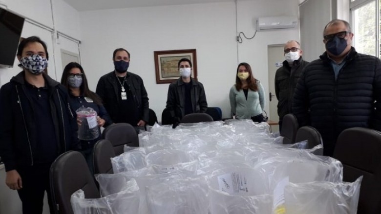 Alunos e professores do IFPR Campus Paranaguá realizam doação de protetores faciais a Secretaria Municipal Saúde