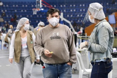 Pessoas com idade acima de 30 anos podem retirar Ivermectina na Arena Albertina Salmon