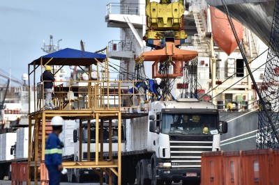 Operação simultânea chama a atenção no Porto de Paranaguá