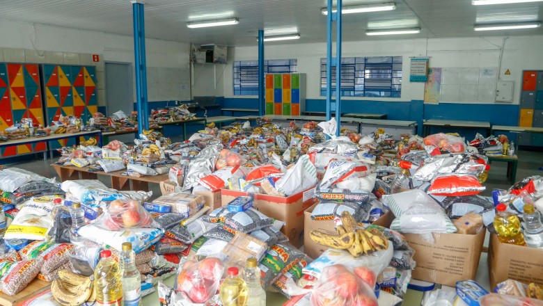 Escolas estaduais do Paraná entregam kits de merenda nesta sexta-feira