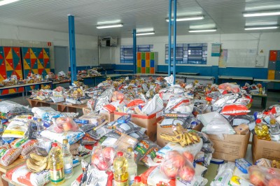 Escolas estaduais do Paraná entregam kits de merenda nesta sexta-feira