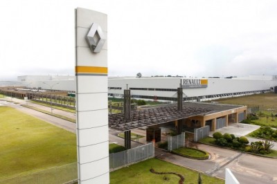 Justiça determina que Renault reintegre 747 demitidos em julho