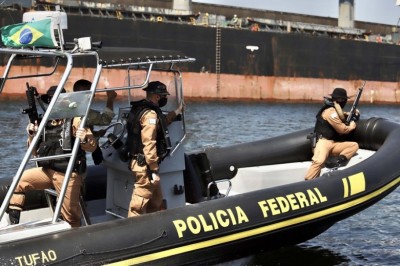 Ação conjunta intensifica patrulha marítima na região dos portos