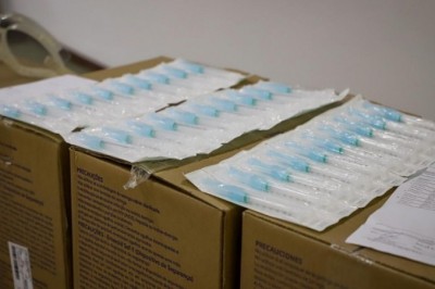 Insumos para aplicação de vacinas contra a Covid-19 chegam em Paranaguá