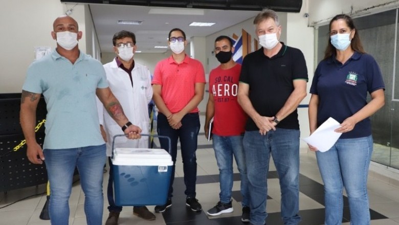 PARANAGUÁ: Profissionais que atuam na linha de frente começam a receber as vacinas contra a Covid-19