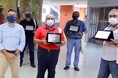 Portos do Paraná homenageia empregados mais antigos