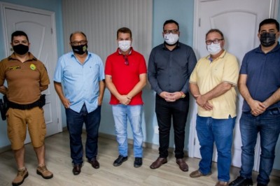 Comitiva visita o complexo Mário Lobo na Ilha dos Valadares