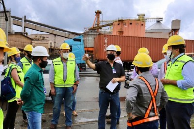 Comitiva do GT Ferrovias visita o Porto de Paranaguá