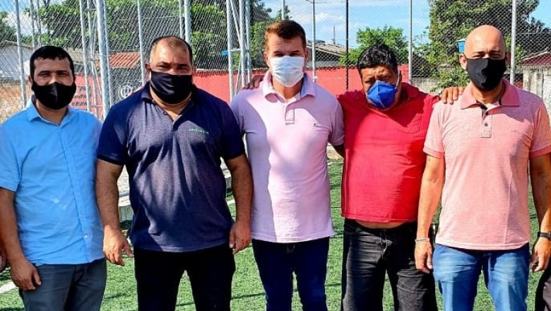 ILHA DOS VALADARES: Associação Vila Bela recebe materiais esportivos