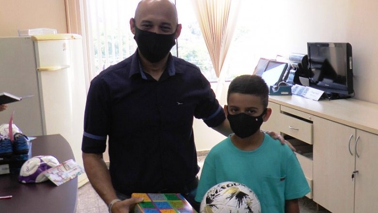 Atleta parnanguara é campeão do concurso 'Mostre aí o que você sabe fazer com a bola'