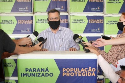 Paraná recebe 102.500 doses da vacina AstraZeneca e já inicia distribuição