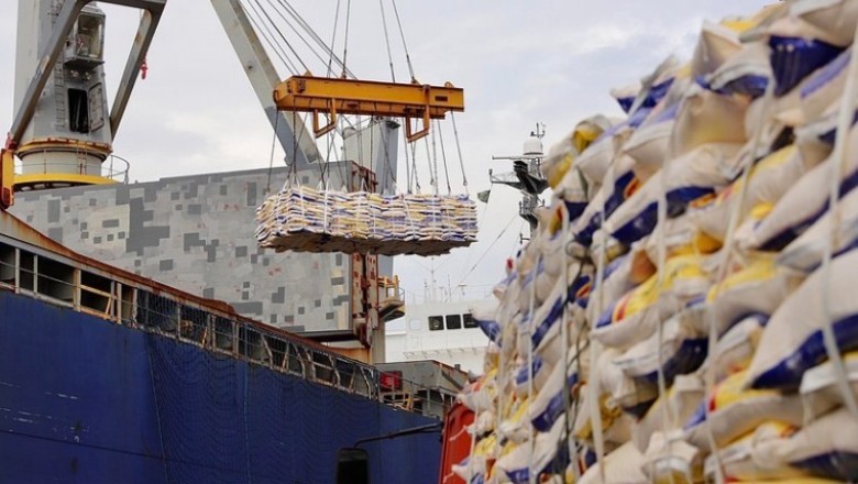 Novo lote de fubá em sacas é embarcado no Porto de Paranaguá