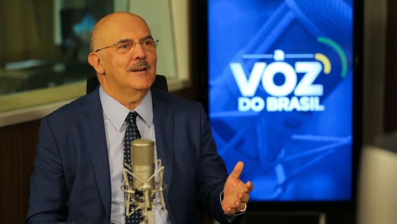 Volta às aulas presenciais será com segurança, afirma Milton Ribeiro