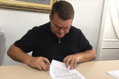 Prefeito Marcelo Roque assina projetos de Lei com intuito de adquirir vacinas contra a Covid-19