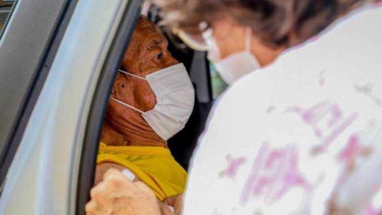 PARANAGUÁ:  Amanhã (23) é dia de vacinar pessoas com idade a partir dos 74 anos