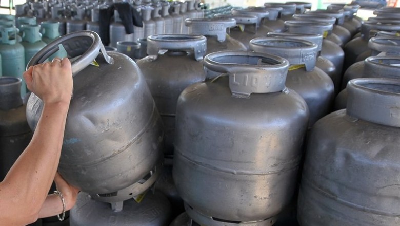 Gás de cozinha vai a R$ 120 no Centro-Oeste mesmo com imposto federal zerado