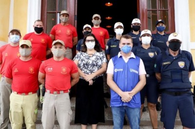 Forças de segurança recebem a primeira dose da vacina contra o coronavírus