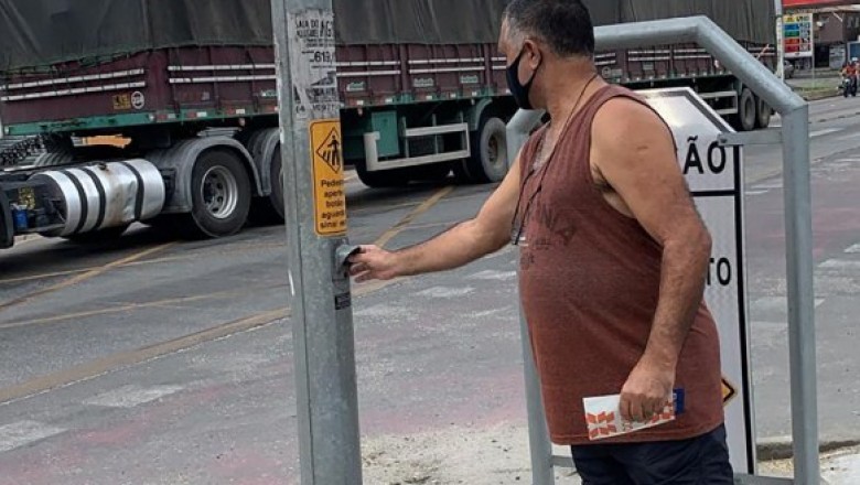 Semáforo para pedestres é instalado na Vila Guarani em Paranaguá 