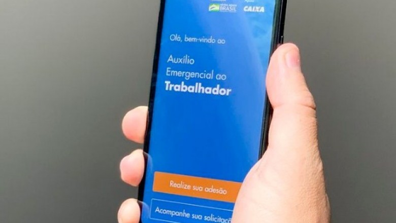 Caixa paga aux&iacute;lio emergencial a nascidos em agosto
