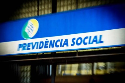 Prova de vida do INSS volta a ter prazo, e 12 milhões devem fazer