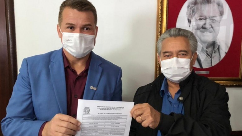 Prefeito Marcelo Roque emite alvará de construção para a empresa Gransol