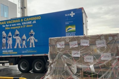 Primeiro lote com 1,5 milhão de doses da vacina da Janssen chega ao Brasil