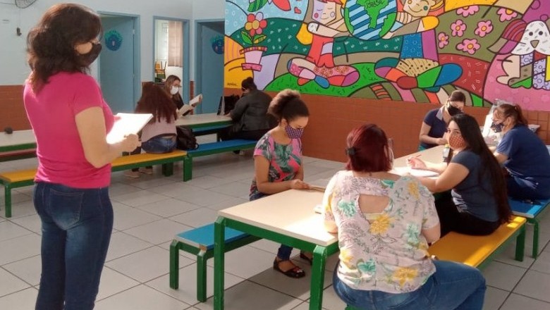 Profissionais da educação participam de planejamento para o retorno das aulas presenciais em Paranaguá